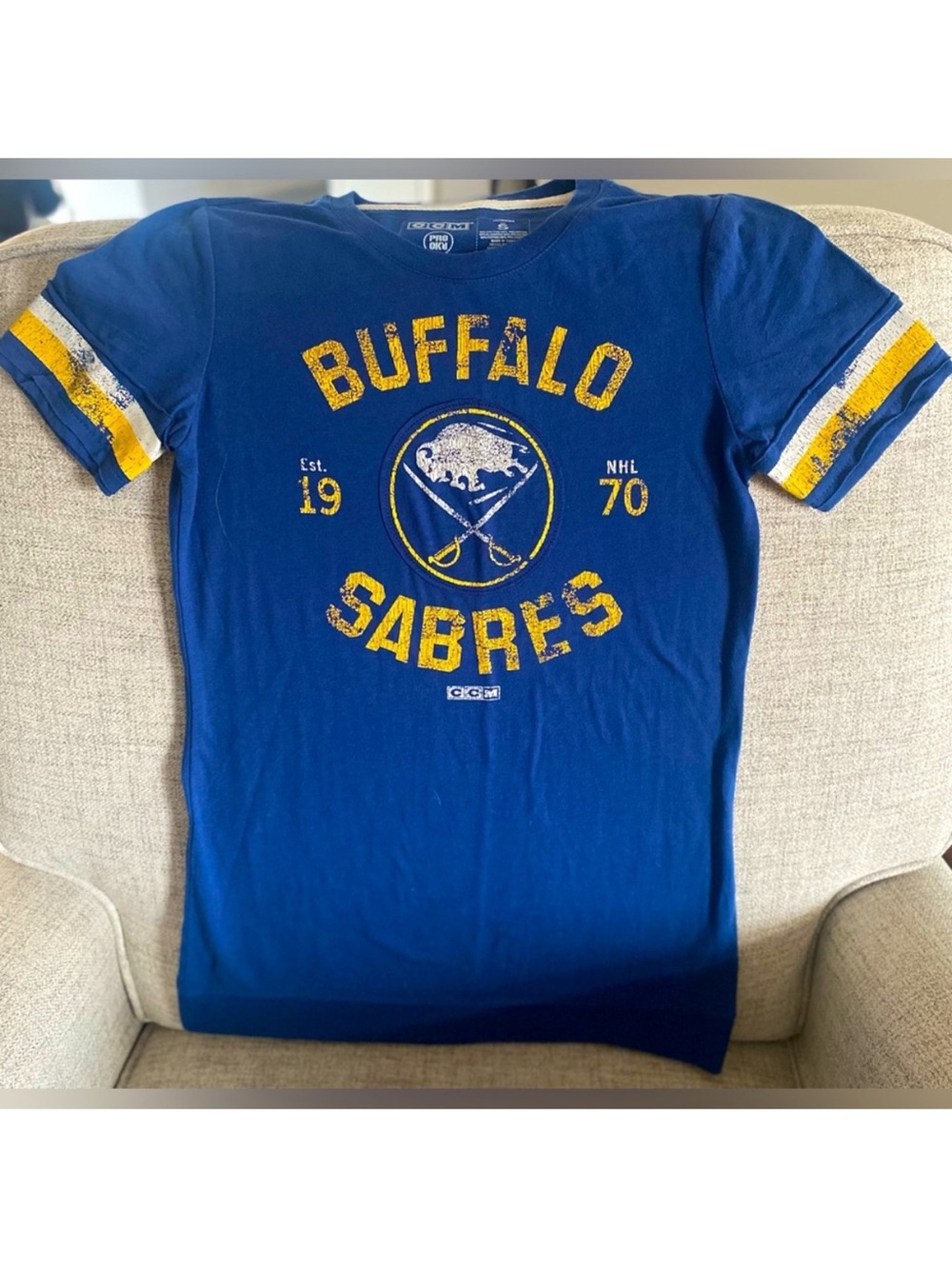 Women’s NHL Buffalo Sabres Graphic Tee